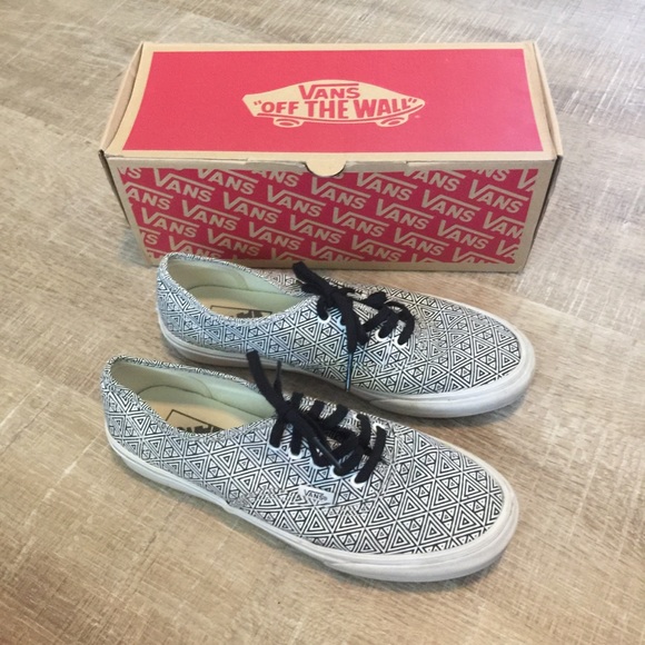 vans black and white pattern